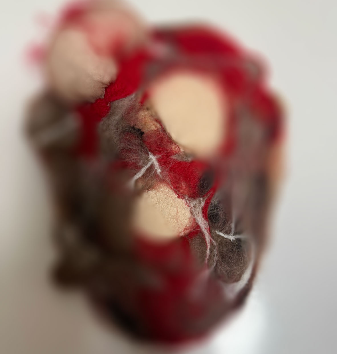 Textile Art Study: 펠트(Felt)의 물성을 활용한 심리적 표현 기법 연구 및 에스키스